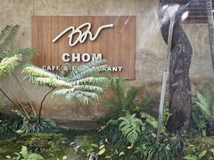 -Chom Cafe and Restaurant