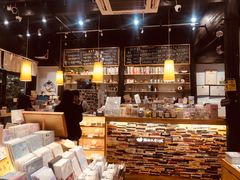 -猫的天空之城概念书店(杭州南宋御街店)