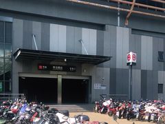-秀沿路地铁站停车场