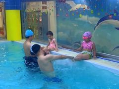 -蓝鲸奇亲子游泳俱乐部