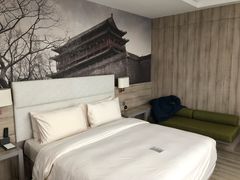 -西安大雁塔科技大学地铁站亚朵酒店