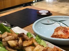 老泡菜烤黑土猪五花肉-肉匠Korean BBQ(兴盛路店)