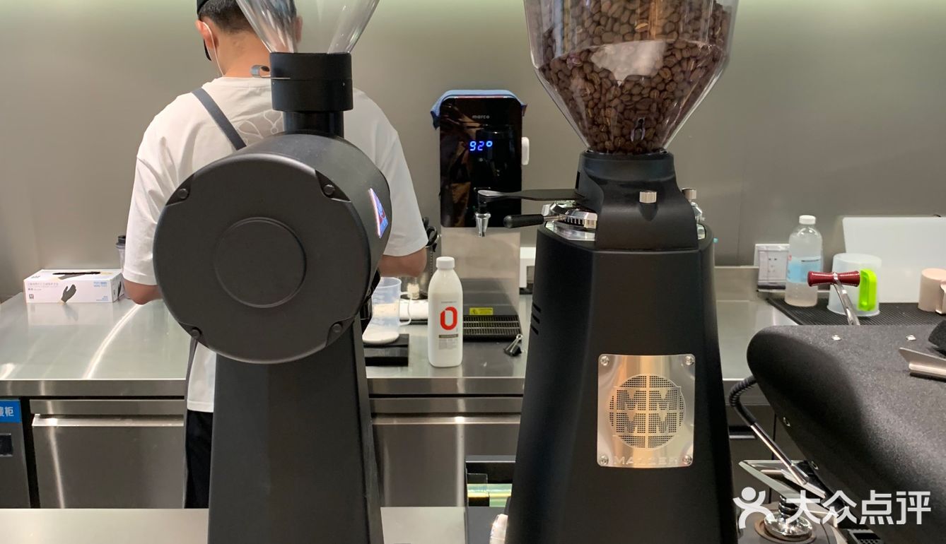 深圳探店｜潮玩黑白国王👑主题咖啡店☕️ 