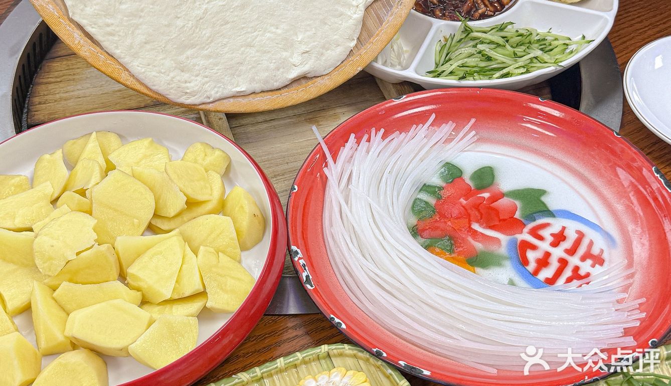 泉州这家东北菜铁锅炖真的无限推