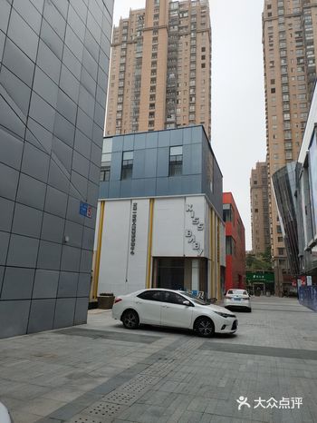 店家位置在联创里面，里面可以免费停车3小时