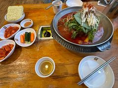 -喇喇排骨火锅·传统韩式脊骨汤(望京西园总店)