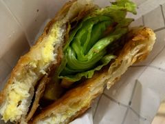 炉烤鸡蛋灌饼-路边摊胡同里(星城商厦店)