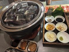 -围炉肉舍•炭烤活鳗•丹东海鲜烤肉(步行街店)