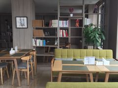 -西安大雁塔科技大学地铁站亚朵酒店