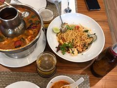 -Chom Cafe and Restaurant