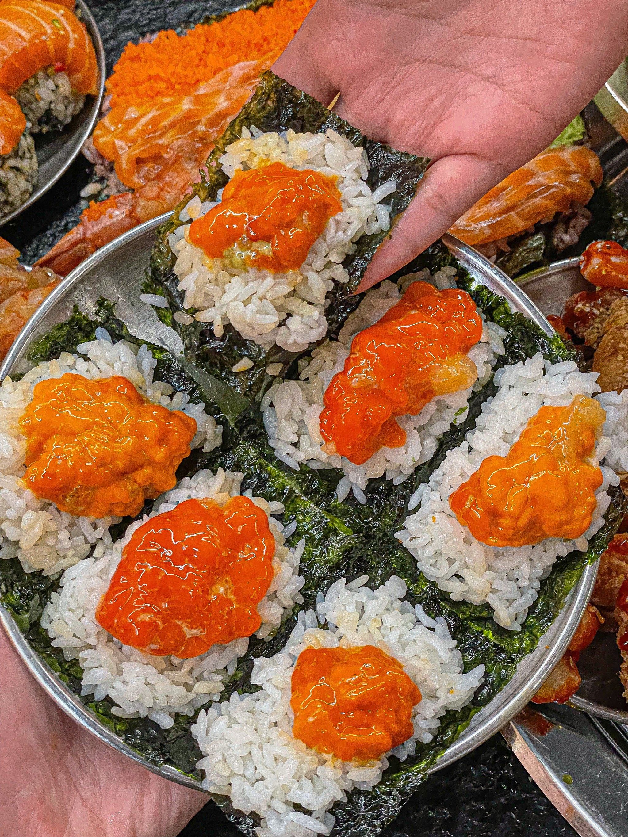 用海苔自制做"包饭""寿