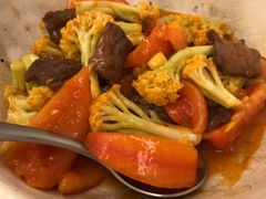 番茄牛肉炖花菜-悦湖公馆