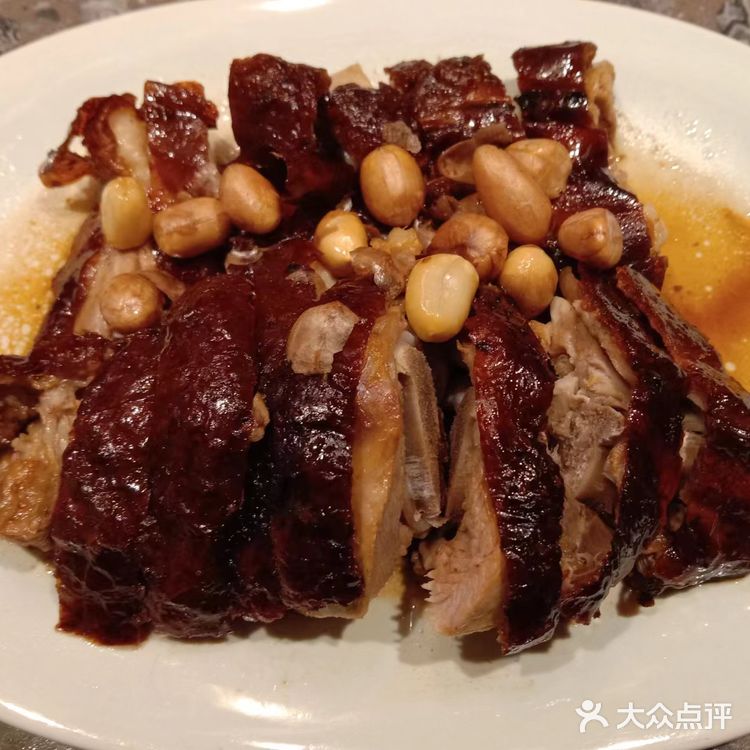 一进店立马就有服务员来接待，落座之后介绍点餐程序