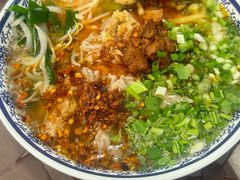 -巍山𤆵肉饵丝