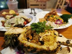 -Chom Cafe and Restaurant