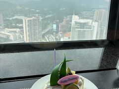 -亚洲国际大酒店·云顶阁旋转自助餐厅