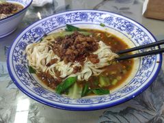 -渝之汇牛肉豌杂面