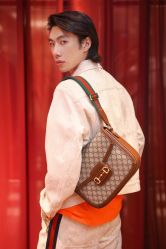 -变画·发型STUDIO