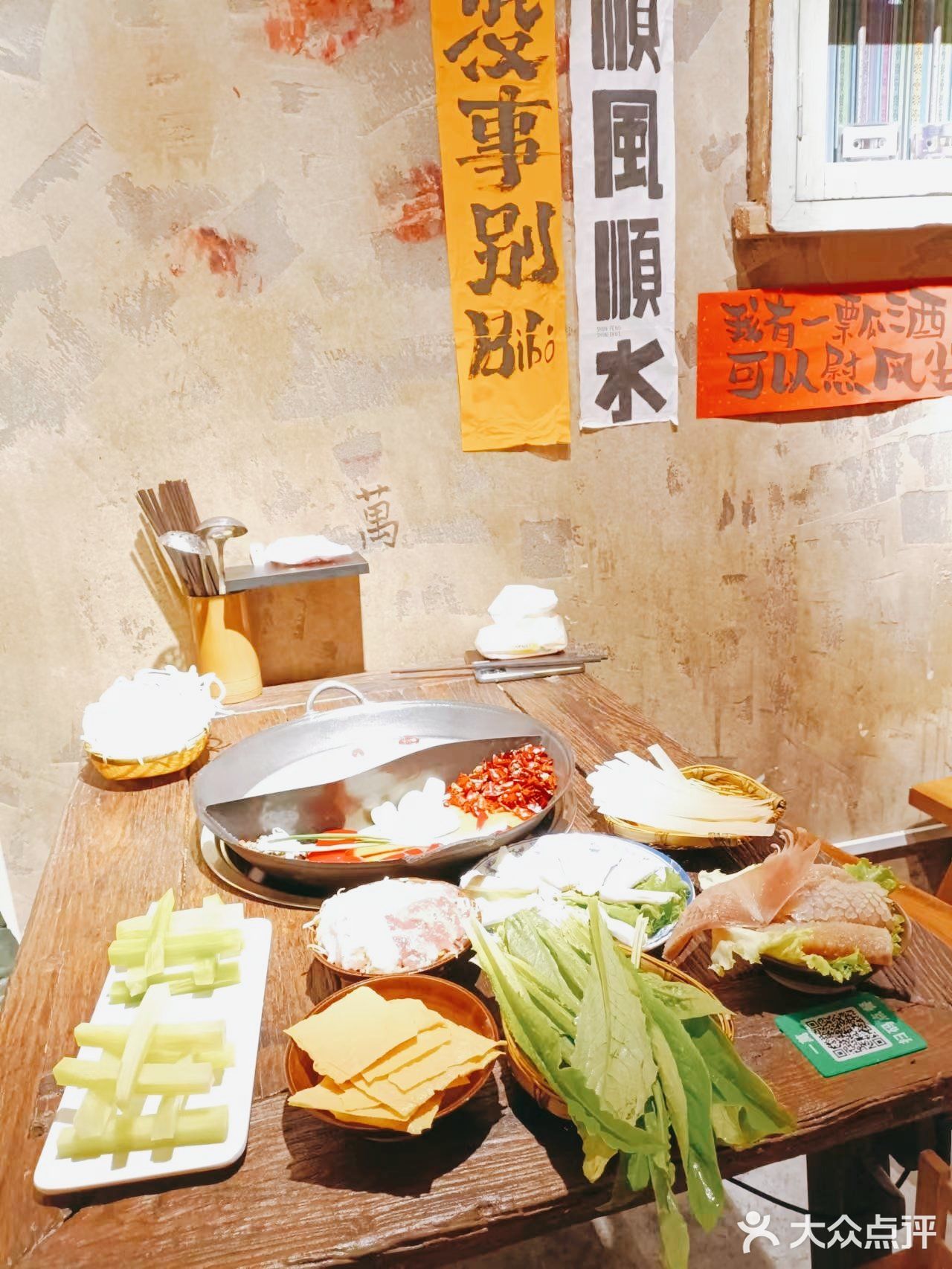 吃到家乡味道，特别喜欢吃那个虾滑，鲜美，回味无穷