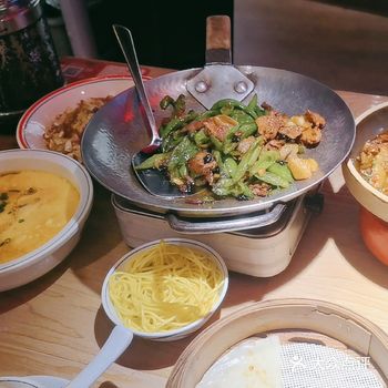 总的来说味道还行，但是真的没有特别惊艳，套餐的菜一般