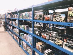 -逝水玩具折扣店