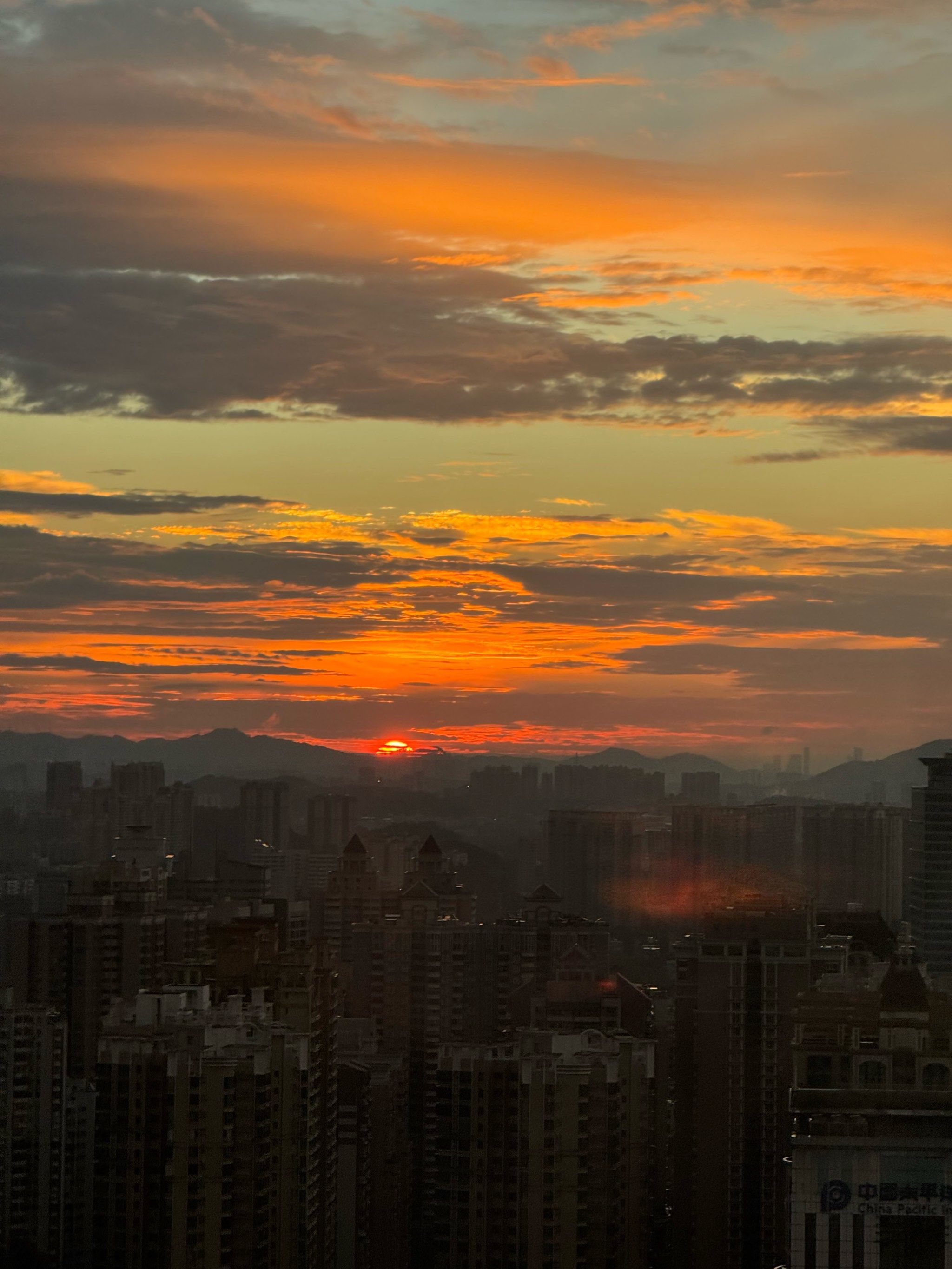 这是日出🌅
#日出 #想看看你拍的天空#总有日出和云海值得奔赴