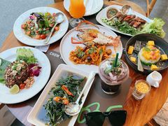 -Chom Cafe and Restaurant