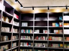 -钟书阁(松江泰晤士小镇店)