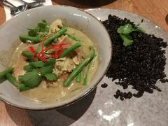 泰式绿咖喱鸡肉饭-Wagas沃歌斯(太古汇店)