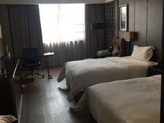 -武汉光谷广场杨家湾地铁站怡程酒店