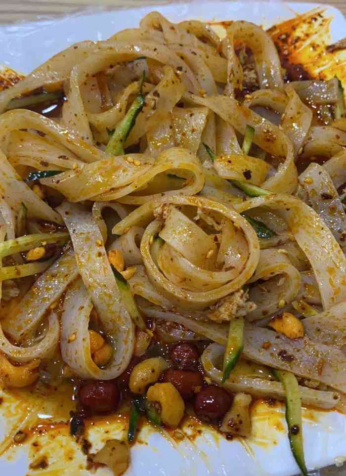 王小凤擀面皮(泾川店)-"以前上初中的时候老听说,后来到县城上高中.