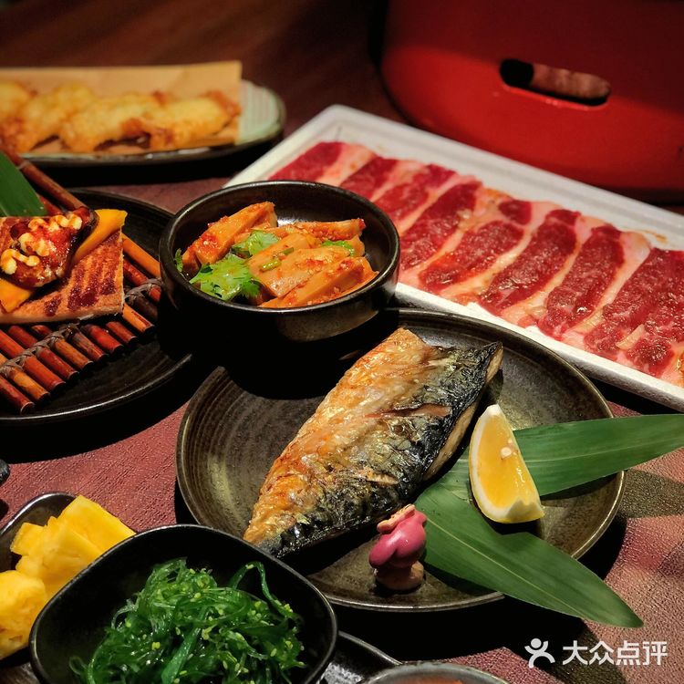 相见恨晚的一顿… 🥹超有氛围还很好吃的烤肉串烧店!