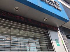 -中国移动周家嘴路营业厅-地上停车场
