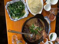 -临江餐馆二楼美食部落