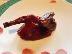 五香脆皮乳鸽-三号黄浦会Canton Table