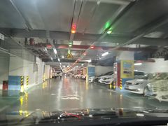 -龙湖天街-停车场