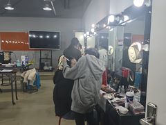 -粤港芭莎美容美发化妆学校