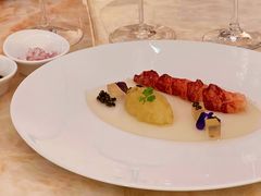 蓝龙虾配卡露伽鱼子酱-AZUR聚(香格里拉饭店)
