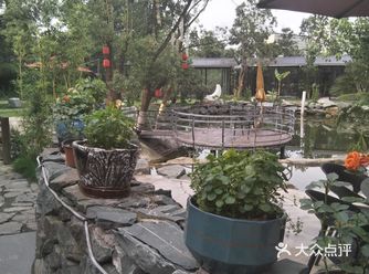 又称芦洪市东安鸡或醋鸡，是东安县芦洪市镇的传统名菜