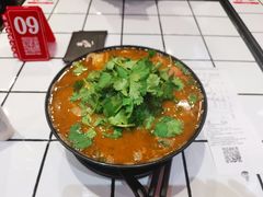 招牌炸酱酸辣米线-肥汁米蘭香港米线(长宁来福士店)