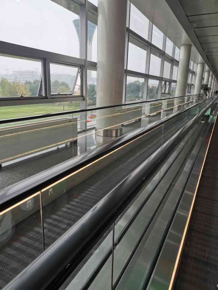 磁浮机场站(地铁站)-"磁悬浮列车是一种现代高科技轨道交通工具,.