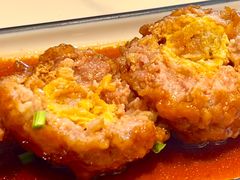 鸭蛋黄狮子头-梅飞酒家(名辉豪庭店)