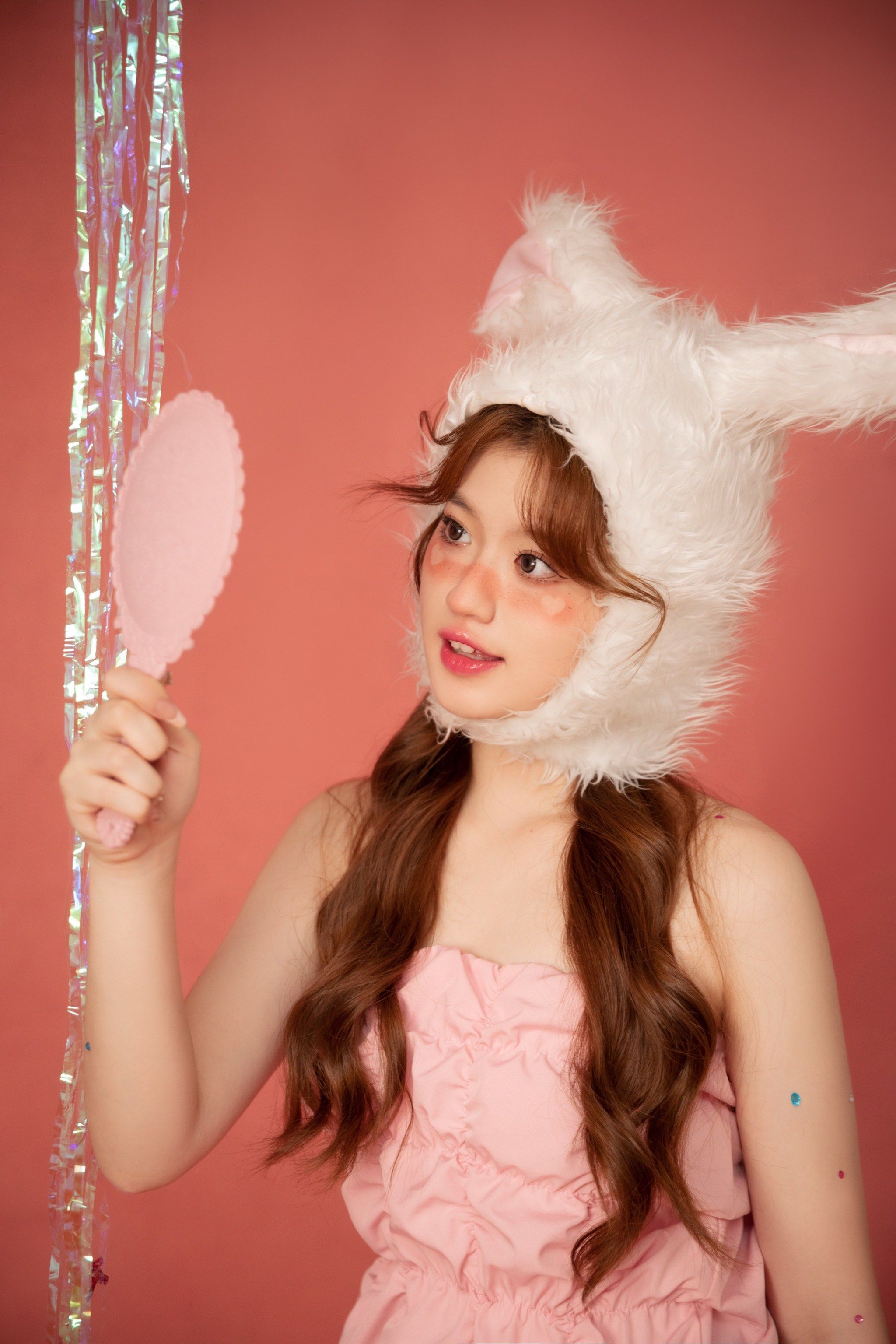 全网都在拍的兔子头套心甜美少女感溢出屏幕