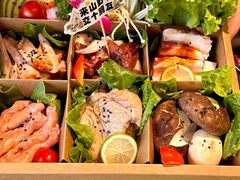 -山野的朋友露营炭火烤肉