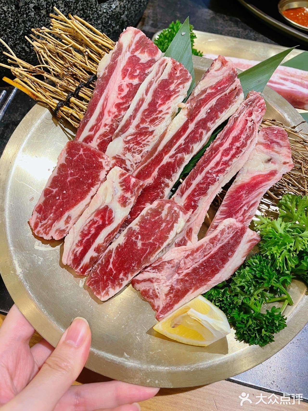 这个烤肉双人餐量好大我们仨人都没吃完……
