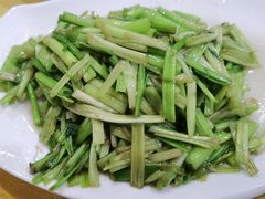 清炒水芹-溱湖八鲜菜馆