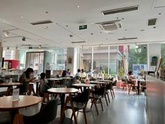 大堂-今日艺术汇书店