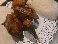 秘制脆皮乳鸽-避风塘(百联东郊店)