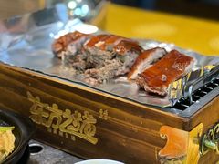 -东方之猪四更烤乳猪(金垦总店)
