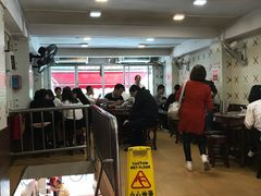 大堂-西华美食•老广烧腊(百灵路店)